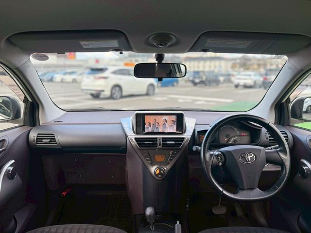 ｉＱ １００Ｇ　禁煙車／プッシュスタート／スマートキー／地デジナビ／ＥＴＣ／横滑り防止／電動格納ミラー／（4枚目）