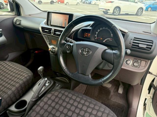 ｉＱ １００Ｇ　禁煙車／プッシュスタート／スマートキー／地デジナビ／ＥＴＣ／横滑り防止／電動格納ミラー／（29枚目）