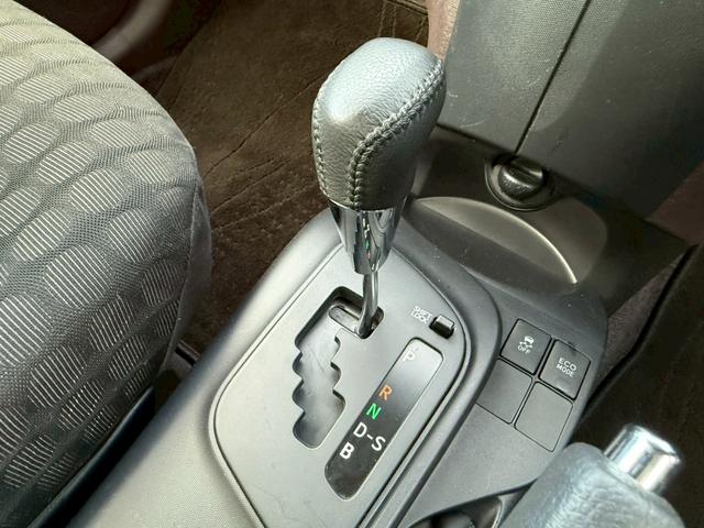 ｉＱ １００Ｇ　禁煙車／プッシュスタート／スマートキー／地デジナビ／ＥＴＣ／横滑り防止／電動格納ミラー／（37枚目）