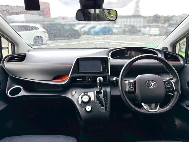 シエンタ ハイブリッドＧ　禁煙車／両側パワースライドドア／純正ＡＷ／純正ナビ／ステアリングリモコン／シートヒーター／トヨタセーフティーサポート／ビルトインＥＴＣ（4枚目）