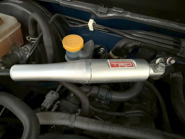 BRZ R 6MT/ワンオーナー/禁煙車/ENEEPETAL車高調/純正ナビ/TRDパフォーマンスダンパー/TRDタワーバー/バックカメラ/フルセグTV/ETC/Bluetooth/キーレス/純正アルミホイール/(10枚目)