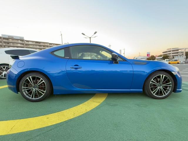BRZ R 6MT/ワンオーナー/禁煙車/ENEEPETAL車高調/純正ナビ/TRDパフォーマンスダンパー/TRDタワーバー/バックカメラ/フルセグTV/ETC/Bluetooth/キーレス/純正アルミホイール/(16枚目)