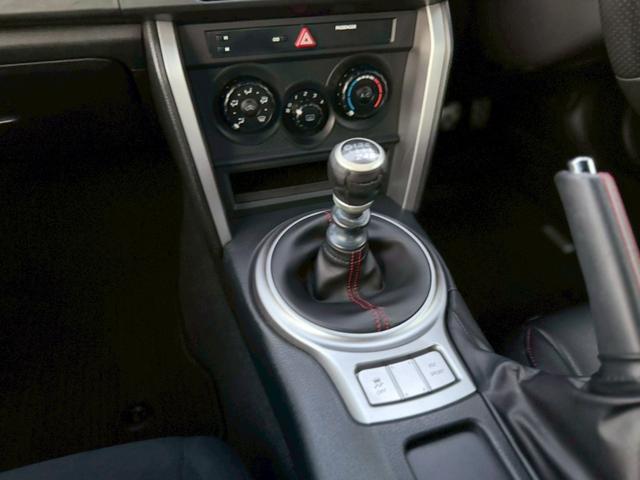 BRZ R 6MT/ワンオーナー/禁煙車/ENEEPETAL車高調/純正ナビ/TRDパフォーマンスダンパー/TRDタワーバー/バックカメラ/フルセグTV/ETC/Bluetooth/キーレス/純正アルミホイール/(37枚目)
