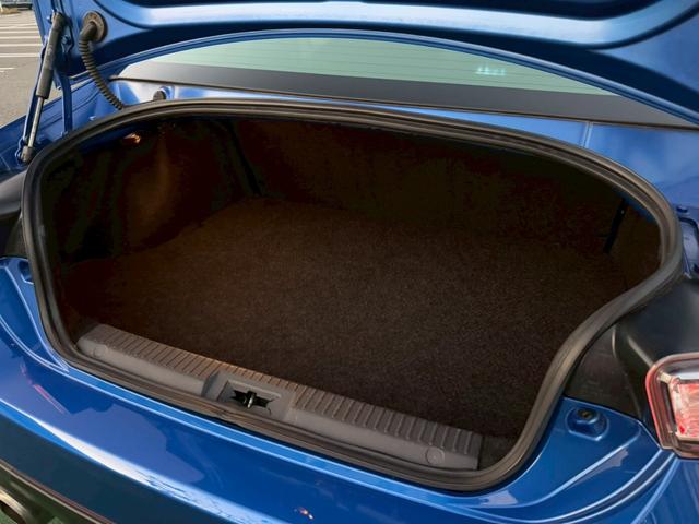 BRZ R 6MT/ワンオーナー/禁煙車/ENEEPETAL車高調/純正ナビ/TRDパフォーマンスダンパー/TRDタワーバー/バックカメラ/フルセグTV/ETC/Bluetooth/キーレス/純正アルミホイール/(50枚目)