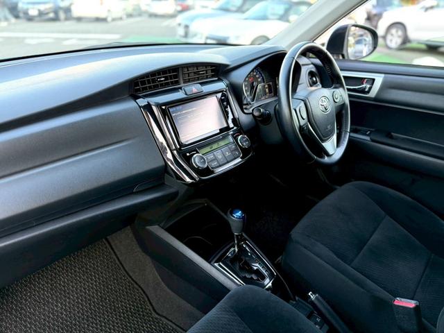 カローラアクシオ ハイブリッドＧ　禁煙車／純正ナビ／フルセグＴＶ／Ｂｌｕｅｔｏｏｔｈ／バックカメラ／ＥＴＣ／回転シート／プッシュスタート／スマートキー／ステアリングリモコン／スペアキー／ＤＶＤ再生（17枚目）