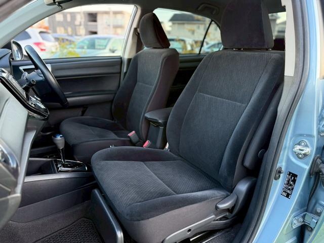 カローラアクシオ ハイブリッドＧ　禁煙車／純正ナビ／フルセグＴＶ／Ｂｌｕｅｔｏｏｔｈ／バックカメラ／ＥＴＣ／回転シート／プッシュスタート／スマートキー／ステアリングリモコン／スペアキー／ＤＶＤ再生（19枚目）