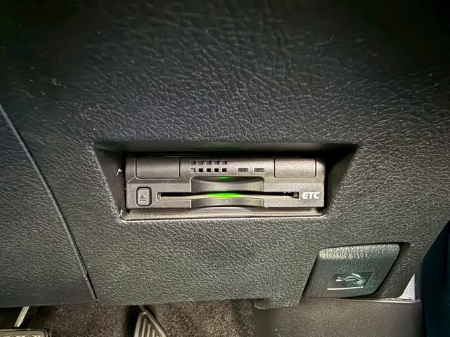 カローラアクシオ ハイブリッドＧ　禁煙車／純正ナビ／フルセグＴＶ／Ｂｌｕｅｔｏｏｔｈ／バックカメラ／ＥＴＣ／回転シート／プッシュスタート／スマートキー／ステアリングリモコン／スペアキー／ＤＶＤ再生（32枚目）