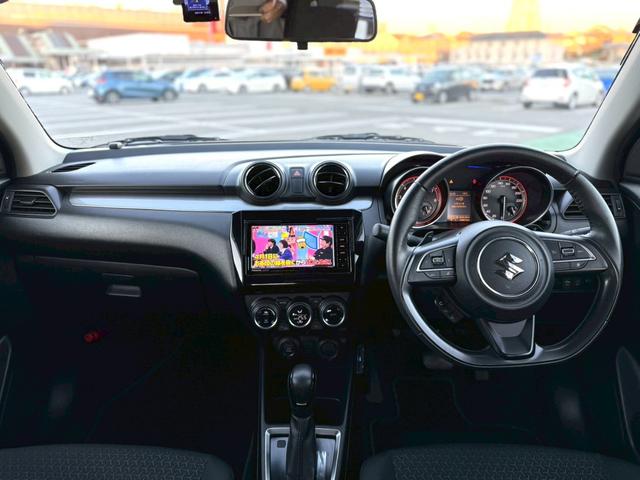 スイフト ＸＬ　禁煙車／ワンオーナー／ユーザー買取り／セーフティーパッケージ／純正ナビ／全方位カメラ／フルセグＴＶ／シートヒーター／プッシュスタート／スマートキー／前後ドラレコ／ＥＴＣ／クルーズコントロール／純正ＡＷ（4枚目）
