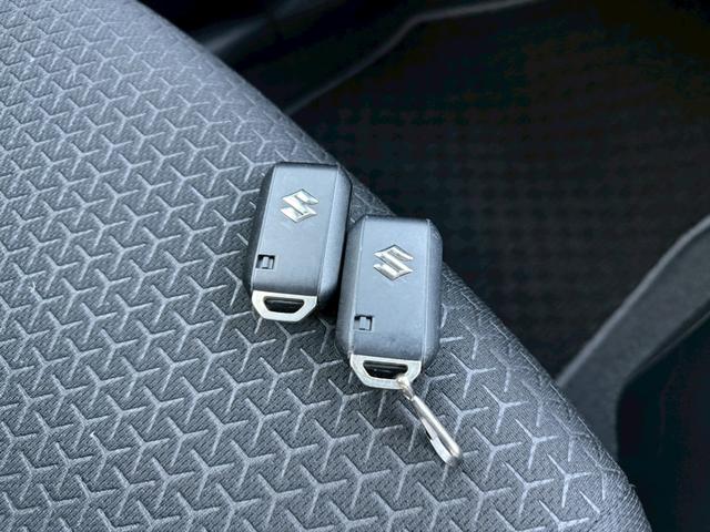 スイフト ＸＬ　禁煙車／ワンオーナー／ユーザー買取り／セーフティーパッケージ／純正ナビ／全方位カメラ／フルセグＴＶ／シートヒーター／プッシュスタート／スマートキー／前後ドラレコ／ＥＴＣ／クルーズコントロール／純正ＡＷ（6枚目）