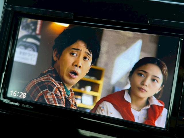 スイフト ＸＬ　禁煙車／ワンオーナー／ユーザー買取り／セーフティーパッケージ／純正ナビ／全方位カメラ／フルセグＴＶ／シートヒーター／プッシュスタート／スマートキー／前後ドラレコ／ＥＴＣ／クルーズコントロール／純正ＡＷ（8枚目）