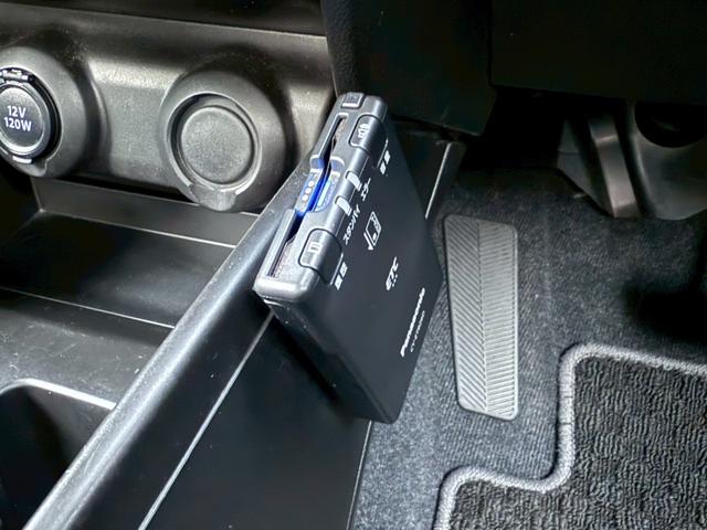 スイフト ＸＬ　禁煙車／ワンオーナー／ユーザー買取り／セーフティーパッケージ／純正ナビ／全方位カメラ／フルセグＴＶ／シートヒーター／プッシュスタート／スマートキー／前後ドラレコ／ＥＴＣ／クルーズコントロール／純正ＡＷ（47枚目）