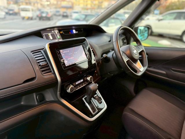 セレナ ハイウェイスター プロパイロットエディション 禁煙車/純正ナビ/ETC/プロパイロット/アダプティブクルーズコントロール/両側パワースライドドア/Bluetooth/電動パーキング/フルセグTV/ハンズフリーオートスライドドア/オートリトラミラー(17枚目)