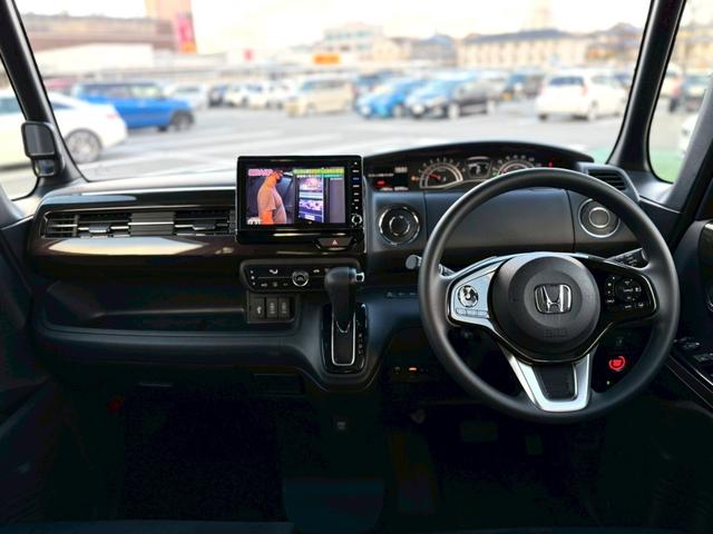 Ｎ－ＢＯＸカスタム Ｇ・ＥＸホンダセンシング　／禁煙車／純正８インチナビ／ＡｐｐｌｅＣａｒＰｌａｙ対応／バックカメラ／フルセグＴＶ／純正前後ドラレコ／プッシュスタート／スマートキー／アダプティブクルーズコントロール／ビルトインＥＴＣ／純正ＡＷ（5枚目）