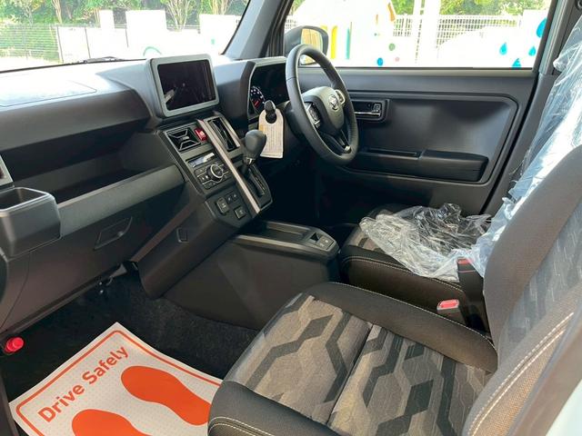 タフト G クロムベンチャー 届出済未使用車 ガラスルーフ 衝突被害軽減ブレーキ 電子パーキング ブレーキホールド機能 クルーズコントローズ スマートキー 運転席&助手席シートヒーター 電動格納ミラー アイドリングストップ(22枚目)