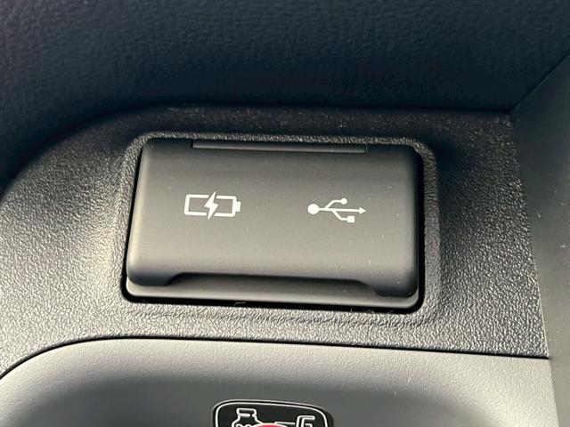 シエンタ ハイブリッドＺ　純正ディスプレイオーディオ　コネクテッドナビ対応　全方位カメラ　ＥＴＣ　両側電動スライドドア　衝突被害軽減ブレーキ　アダプティブクルーズコントロール　ＬＥＤヘッドライト　ロールサンシェード（42枚目）