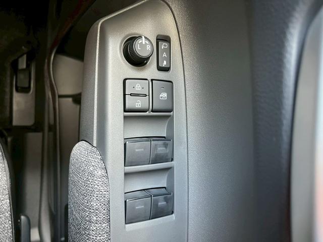 シエンタ ハイブリッドＺ　純正ディスプレイオーディオ　コネクテッドナビ対応　全方位カメラ　ＥＴＣ　両側電動スライドドア　衝突被害軽減ブレーキ　アダプティブクルーズコントロール　ＬＥＤヘッドライト　ロールサンシェード（53枚目）