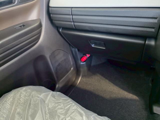 スペーシア ハイブリッドG 届出済未使用車 禁煙車 衝突被害軽減ブレーキ 両側スライドドア オートライト 電動格納式ミラー オートエアコン アイドリングストップ 横滑り防止機能 アクセサリーソケット マニュアルレベリング機能(40枚目)