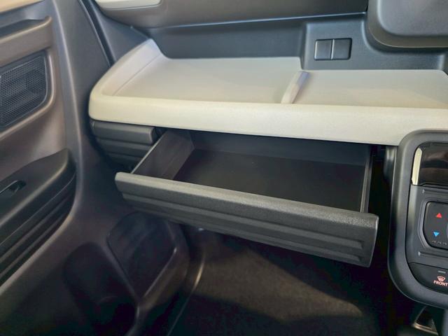 スペーシア ハイブリッドG 届出済未使用車 禁煙車 衝突被害軽減ブレーキ 両側スライドドア オートライト 電動格納式ミラー オートエアコン アイドリングストップ 横滑り防止機能 アクセサリーソケット マニュアルレベリング機能(43枚目)