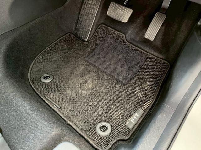 フィット ベーシック　ナビ　衝突被害軽減ブレーキ　アダプティブクルーズコントロール　電子パーキング　オートブレーキホールド　スマートキー　電動格納式ミラー　アイドリングストップ　アクセサリーソケット　ＵＳＢ充電（23枚目）