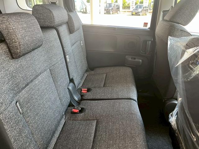 シエンタ ハイブリッドＺ　登録済未使用車　純正ディスプレイオーディオ　全周囲カメラ　ＥＴＣ２．０　両側電動スライドドア　衝突被害軽減ブレーキ　電子パーキング　オートブレーキホールド　アダプティブクルーズコントロール（31枚目）