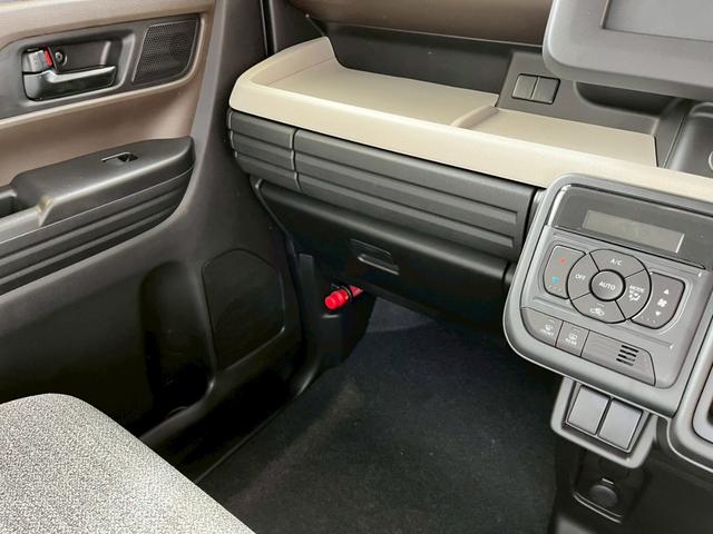 スペーシア ハイブリッドG 衝突被害軽減ブレーキ 両側スライドドア オートエアコン 電動格納式ミラー オートライト アイドリングストップ 横滑り防止機能 パワーウィンドウ マニュアルレベリング機能(39枚目)