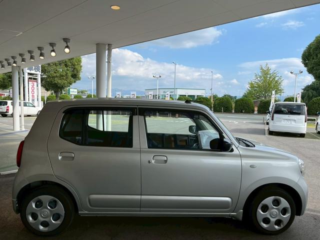アルト Ｌ　ディスプレイオーディオ　バックカメラ　衝突被害軽減ブレーキ　レーンキープアシスト　パーキング　運転席シートヒーター　電動格納式ミラー　キーレス　アクセサリーソケット　マニュアルエアコン　横滑り防止機能（11枚目）