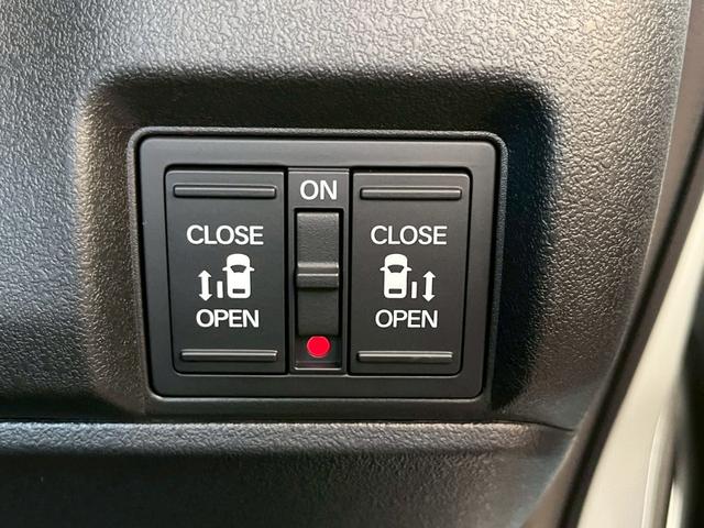 Ｎ－ＢＯＸカスタム ターボ　ＨｏｎｄａＳＥＮＳＩＮＧ　両側電動スライドドア　アダプティブクルーズコントロール　純正アルミホイール　ＬＥＤヘッドライト　電子パーキング　オートブレーキホールド　スマートキー　前席シートヒーター（5枚目）