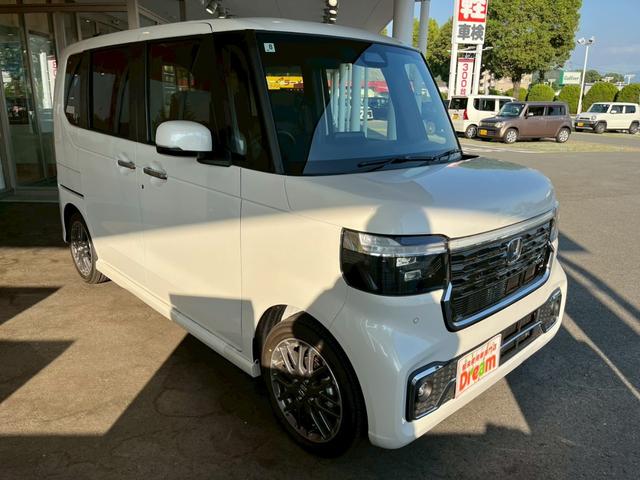 Ｎ－ＢＯＸカスタム ターボ　ＨｏｎｄａＳＥＮＳＩＮＧ　両側電動スライドドア　アダプティブクルーズコントロール　純正アルミホイール　ＬＥＤヘッドライト　電子パーキング　オートブレーキホールド　スマートキー　前席シートヒーター（8枚目）
