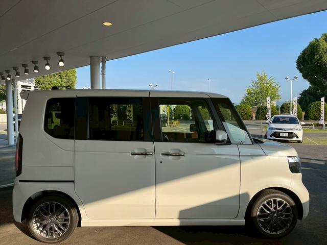Ｎ－ＢＯＸカスタム ターボ　ＨｏｎｄａＳＥＮＳＩＮＧ　両側電動スライドドア　アダプティブクルーズコントロール　純正アルミホイール　ＬＥＤヘッドライト　電子パーキング　オートブレーキホールド　スマートキー　前席シートヒーター（9枚目）