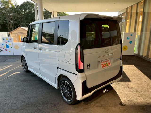 Ｎ－ＢＯＸカスタム ターボ　ＨｏｎｄａＳＥＮＳＩＮＧ　両側電動スライドドア　アダプティブクルーズコントロール　純正アルミホイール　ＬＥＤヘッドライト　電子パーキング　オートブレーキホールド　スマートキー　前席シートヒーター（13枚目）