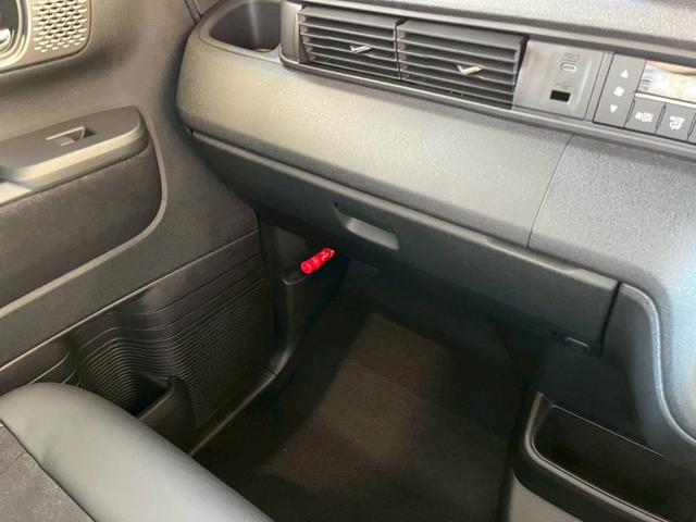 Ｎ－ＢＯＸカスタム ターボ　ＨｏｎｄａＳＥＮＳＩＮＧ　両側電動スライドドア　アダプティブクルーズコントロール　純正アルミホイール　ＬＥＤヘッドライト　電子パーキング　オートブレーキホールド　スマートキー　前席シートヒーター（42枚目）