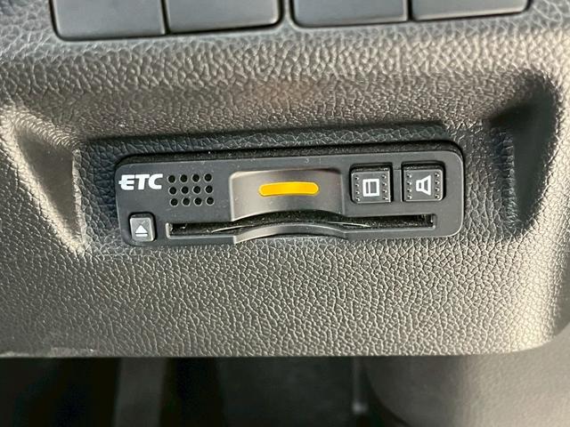 フリード G・ホンダセンシング ナビ バックカメラ 後席モニター ETC 両側電動スライドドア 純正アルミホイール クルーズコントロール 衝突被害軽減ブレーキ レーンキープアシスト スマートキー アイドリングストップ USB充電(7枚目)