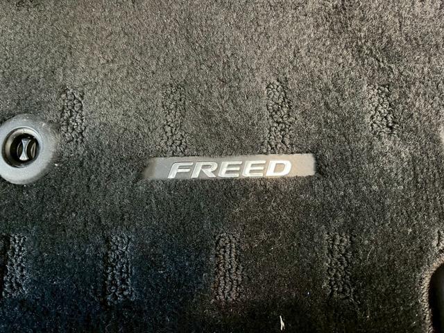 フリード G・ホンダセンシング ナビ バックカメラ 後席モニター ETC 両側電動スライドドア 純正アルミホイール クルーズコントロール 衝突被害軽減ブレーキ レーンキープアシスト スマートキー アイドリングストップ USB充電(47枚目)