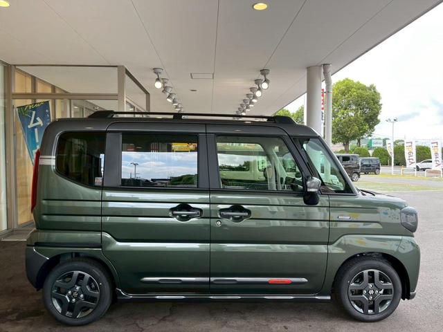 スペーシアギア ハイブリッドＸＺ　届出済未使用車　禁煙車　両側電動スライドドア　衝突被害軽減ブレーキ　クルーズコントロール　純正アルミホイール　ルーフレール　ＬＥＤヘッドライト　フォグライト　ハンドルヒーター　ロールサンシェード（9枚目）