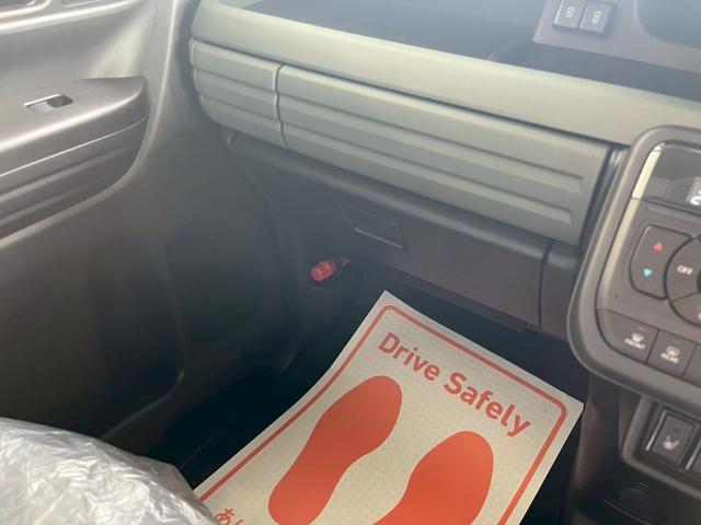 スペーシアギア ハイブリッドＸＺ　届出済未使用車　禁煙車　両側電動スライドドア　衝突被害軽減ブレーキ　クルーズコントロール　純正アルミホイール　ルーフレール　ＬＥＤヘッドライト　フォグライト　ハンドルヒーター　ロールサンシェード（39枚目）