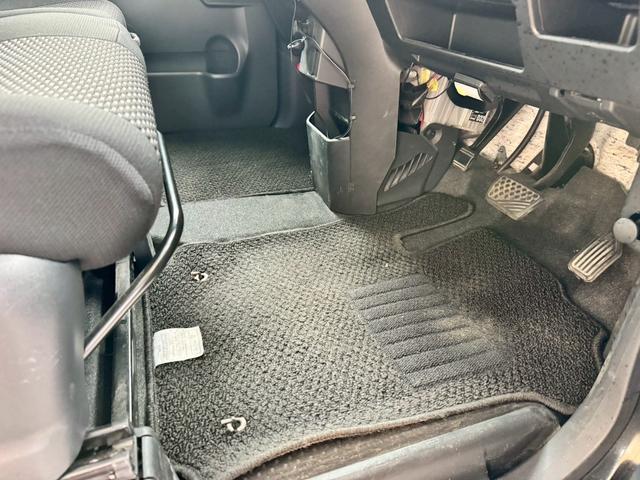 TOYOTA PIXIS MEGA L SA III