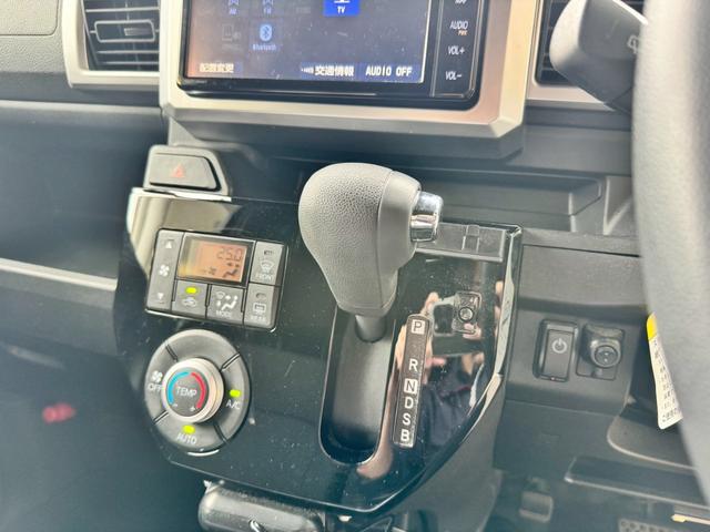 TOYOTA PIXIS MEGA L SA III