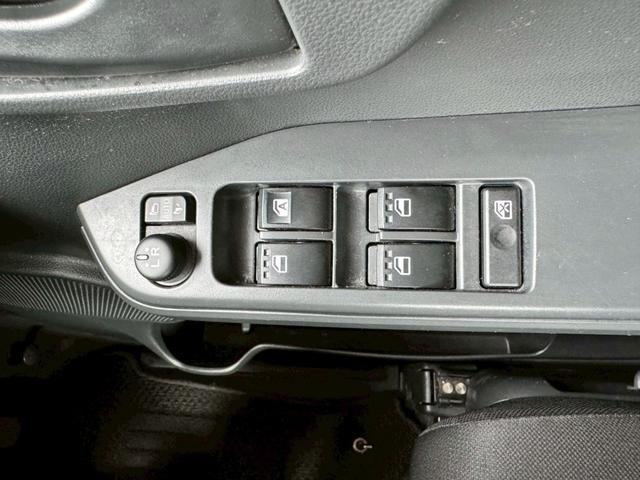 TOYOTA PIXIS MEGA L SA III