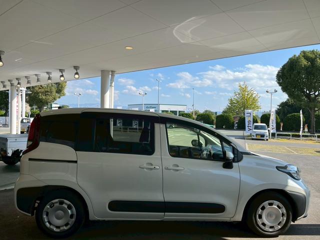 シエンタ G ディスプレイオーディオ バックカメラ ETC 両側電動スライドドア クルーズコントロール 衝突被害軽減ブレーキ スマートキー ステアリングスイッチ オートライト オートハイビーム マニュアルレベリング(10枚目)