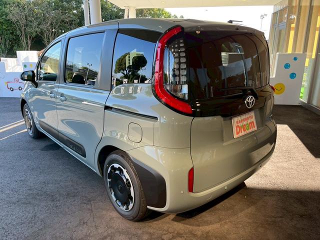 シエンタ ハイブリッドＺ　登録済未使用車　純正ディスプレイオーディオ　全方位カメラ　ＥＴＣ　両側電動スライドドア　衝突被害軽減ブレーキ　電子パーキング　オートブレーキホールド　クルーズコントロール　ＬＥＤヘッドライト　禁煙車（15枚目）