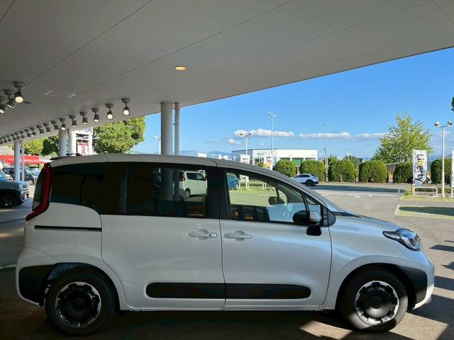 シエンタ ハイブリッドＺ　登録済未使用車　純正ディスプレイオーディオ　全方位カメラ　ＥＴＣ　両側電動スライドドア　衝突被害軽減ブレーキ　電子パーキング　オートブレーキホールド　クルーズコントロール　ＬＥＤヘッドライト　禁煙車（11枚目）