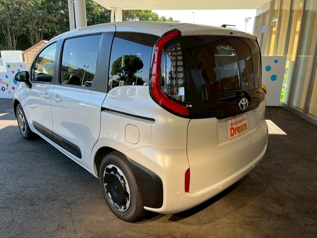 シエンタ ハイブリッドＺ　登録済未使用車　純正ディスプレイオーディオ　全方位カメラ　ＥＴＣ　両側電動スライドドア　衝突被害軽減ブレーキ　電子パーキング　オートブレーキホールド　クルーズコントロール　ＬＥＤヘッドライト　禁煙車（13枚目）