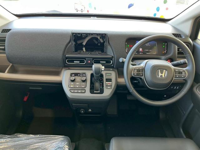 フリード ｅ：ＨＥＶエアー　ＥＸ　登録済未使用車　ＨｏｎｄａＳＥＮＳＩＮＧ　両側電動スライドドア　アダプティブクルーズコントロール　禁煙車　純正アルミホイール　ＬＥＤヘッドライト　シートヒーター　電子パーキング　オートブレーキホールド（31枚目）