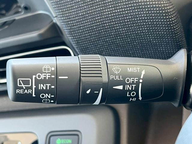 フリード ｅ：ＨＥＶエアー　ＥＸ　登録済未使用車　ＨｏｎｄａＳＥＮＳＩＮＧ　両側電動スライドドア　アダプティブクルーズコントロール　禁煙車　純正アルミホイール　ＬＥＤヘッドライト　シートヒーター　電子パーキング　オートブレーキホールド（35枚目）