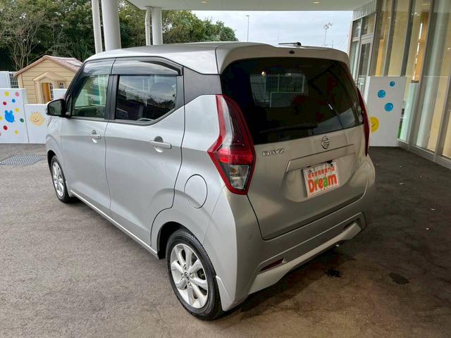 デイズ Ｘ　純正ナビ　衝突被害軽減ブレーキ　スマートキー　純正アルミホイール　ＵＳＢ充電　オートエアコン　ステアリングスイッチ　オートライト　電動格納式ミラー　アイドリングストップ（11枚目）