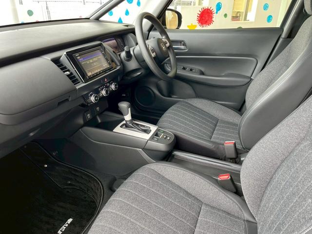 フィット ホーム 純正ナビ バックカメラ ETC 衝突被害軽減ブレーキ 電子パーキング オートブレーキホールド アダプティブクルーズコントロール オートライト 電動格納式ミラー アイドリングストップ(26枚目)