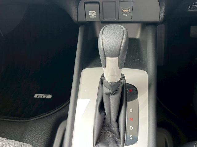 フィット ホーム 純正ナビ バックカメラ ETC 衝突被害軽減ブレーキ 電子パーキング オートブレーキホールド アダプティブクルーズコントロール オートライト 電動格納式ミラー アイドリングストップ(37枚目)
