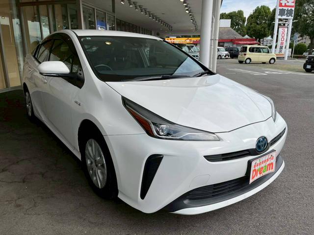 プリウス Ｓ　ナビ　ＥＴＣ　突被害軽減ブレーキ　クルーズコントロール　純正アルミホイール　電子パーキング　オートライト　スマートキー　ステアリングスイッチ　オートハイビーム　横滑り防止機能　オートエアコン（10枚目）