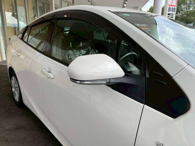 プリウス Ｓ　ナビ　ＥＴＣ　突被害軽減ブレーキ　クルーズコントロール　純正アルミホイール　電子パーキング　オートライト　スマートキー　ステアリングスイッチ　オートハイビーム　横滑り防止機能　オートエアコン（18枚目）
