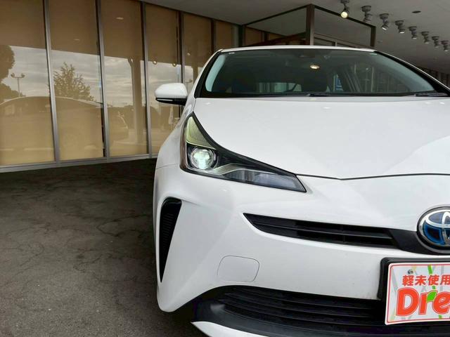 プリウス Ｓ　ナビ　ＥＴＣ　突被害軽減ブレーキ　クルーズコントロール　純正アルミホイール　電子パーキング　オートライト　スマートキー　ステアリングスイッチ　オートハイビーム　横滑り防止機能　オートエアコン（19枚目）